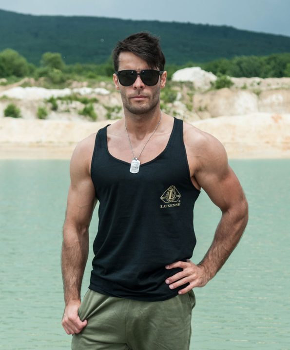 camiseta_hombre_negra